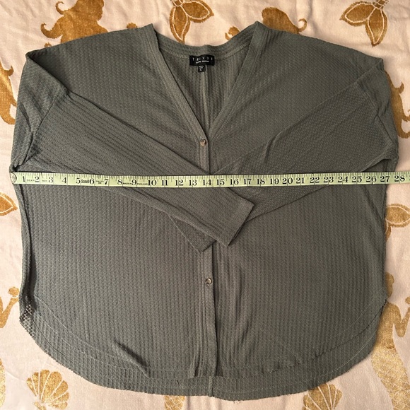 Franchesca’s - Trixxi Clothing Company - Olive button front dolman thermal - XL - Picture 2 of 4
